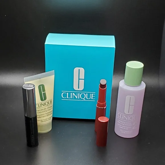 4 pc. Clinique Discovery Kit- New in Box! - Picture 1 of 3